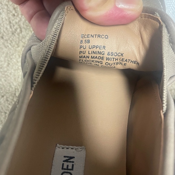 Steve Madden ecentrcq quilted taupe. Size 8.5. Barely worn - Picture 4 of 4